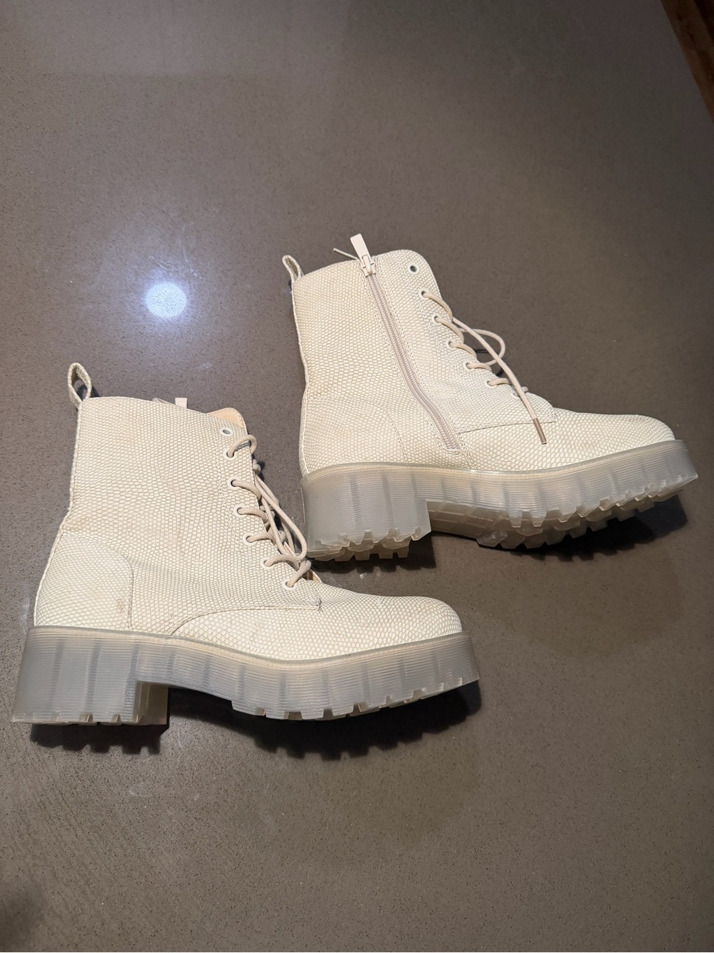 Dirty Laundry Women's Cream and White Boots